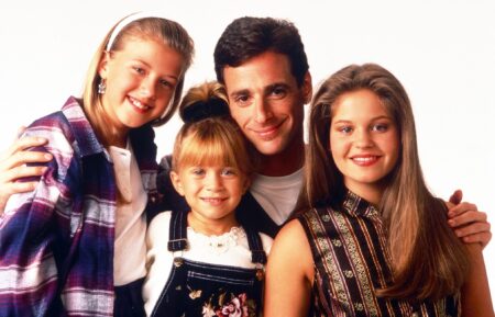 Full House cast - Jodie Sweetin, Mary-Kate Olsen, Bob Saget, Candace Cameron Bure